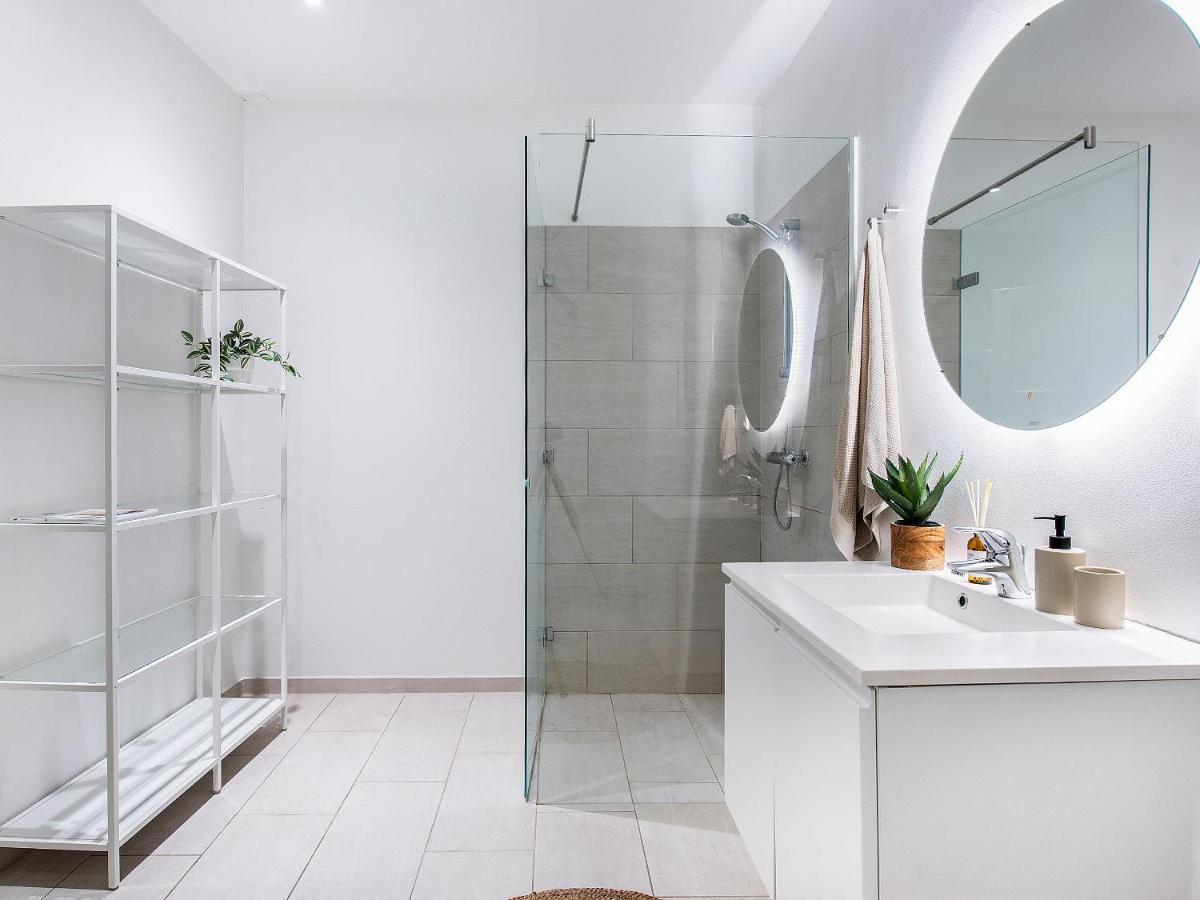 Sanders Leaves - Chic Three-Bedroom Apartment In Downtown Kopenhagen Bagian luar foto