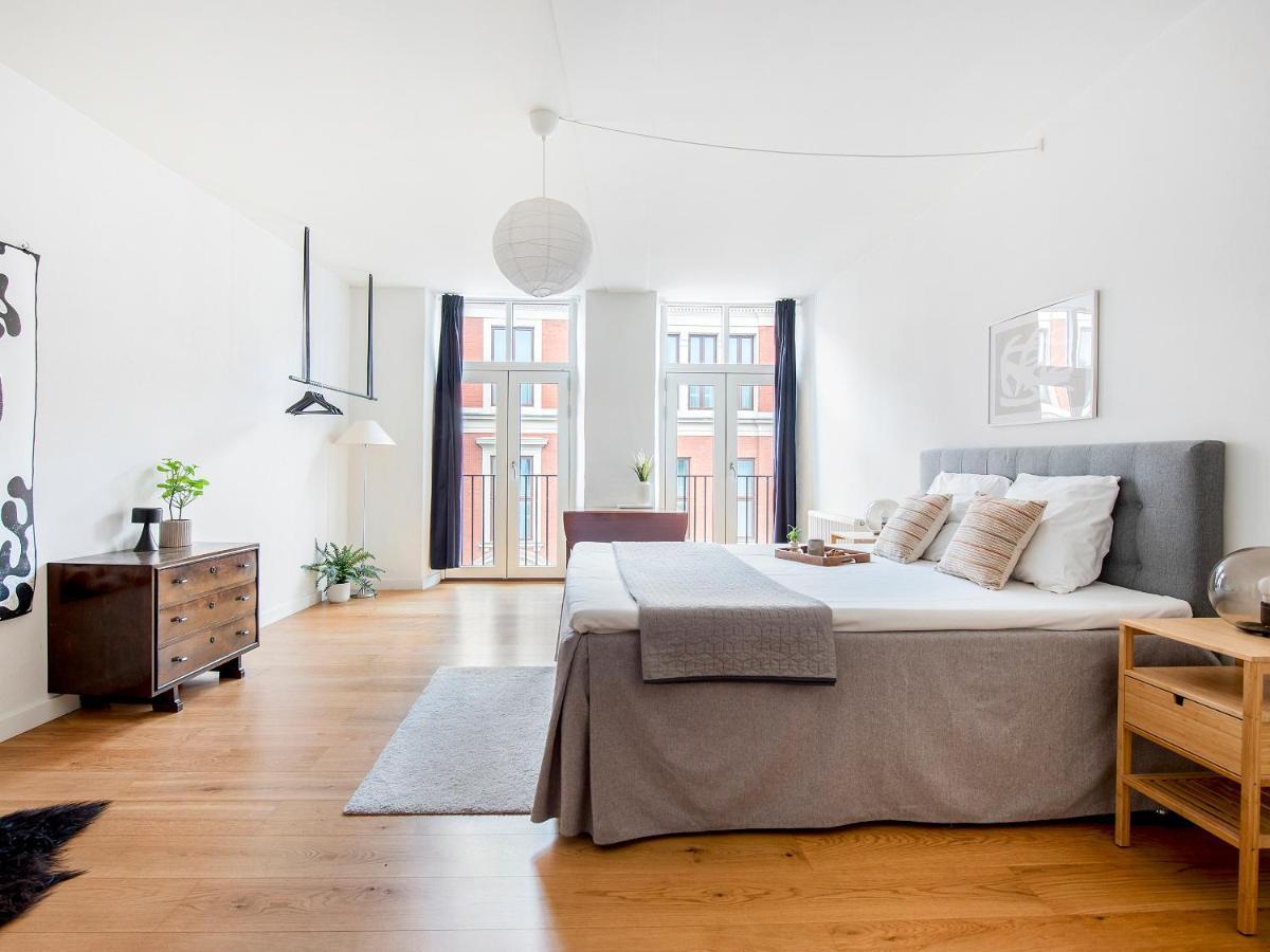 Sanders Leaves - Chic Three-Bedroom Apartment In Downtown Kopenhagen Bagian luar foto