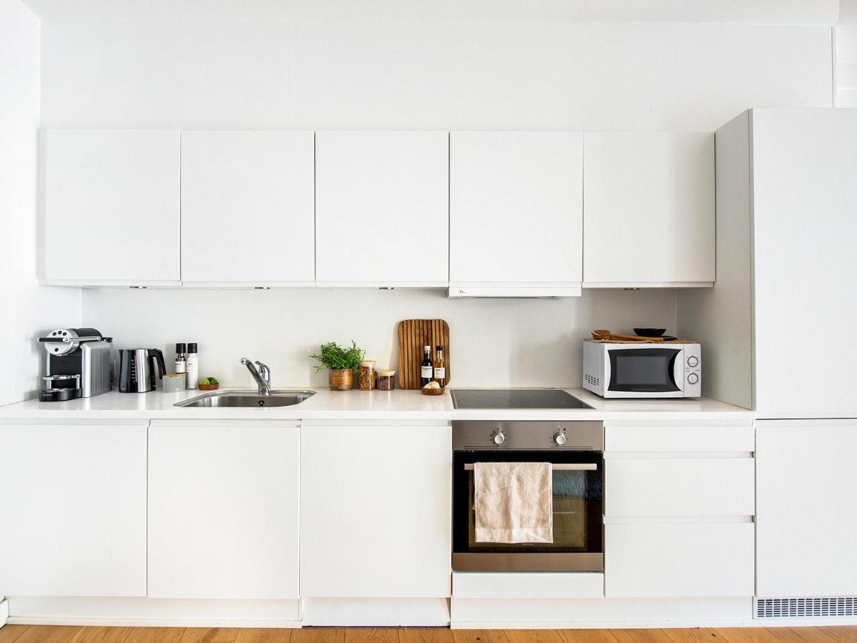 Sanders Leaves - Chic Three-Bedroom Apartment In Downtown Kopenhagen Bagian luar foto
